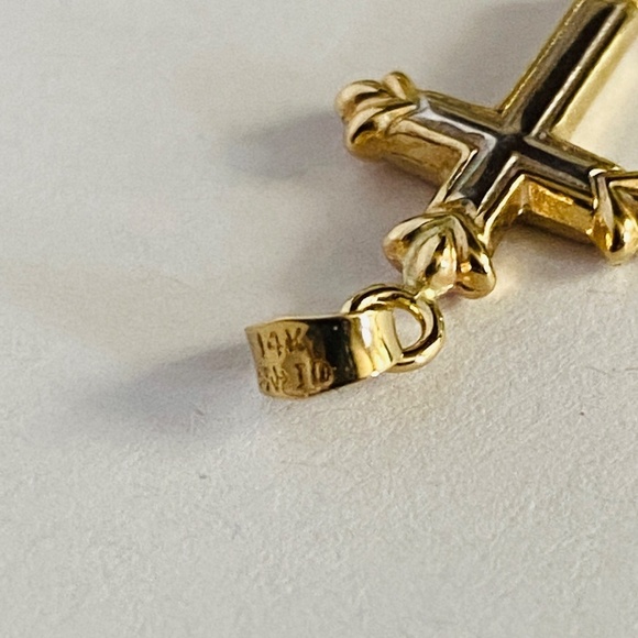 Solid 14k two tone cross NEW - Picture 2 of 4